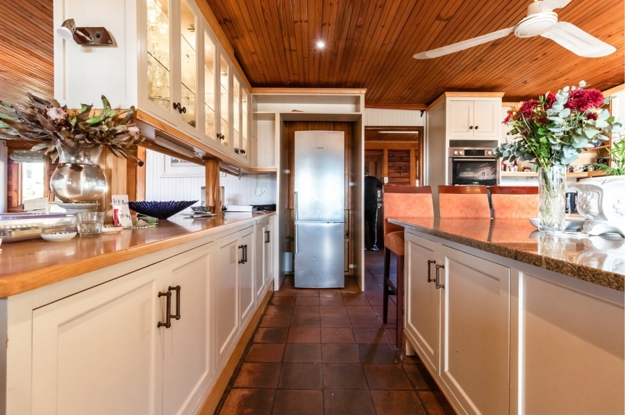 6 Bedroom Property for Sale in Capri Western Cape